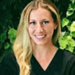 Meet your Posher, Larissa